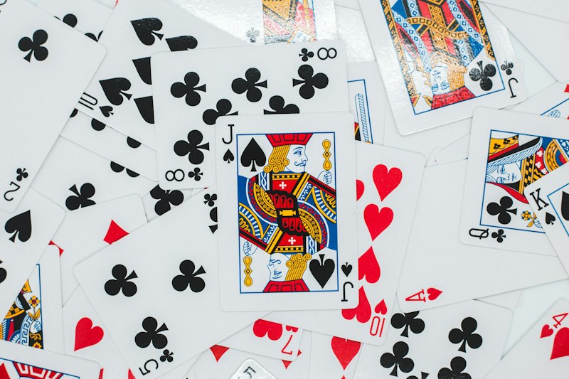 Poker là gì? Hiểu đúng về trò chơi bài phổ biến nhất thế giới