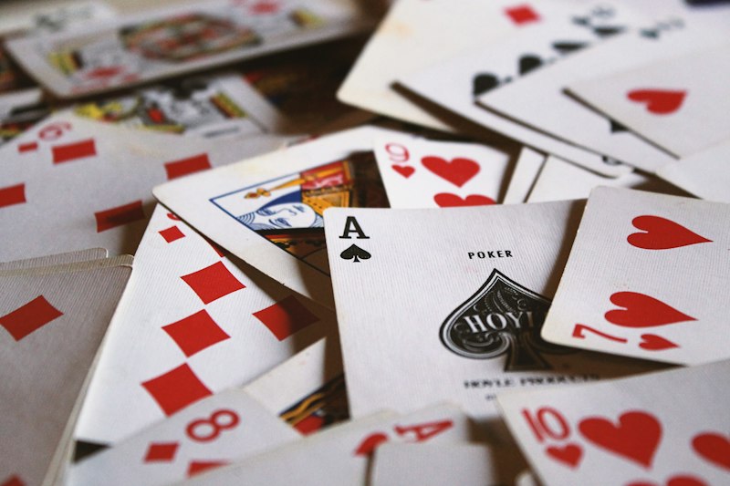 Cách chơi poker cơ bản: nắm rõ từng vòng cược trong 10 phút